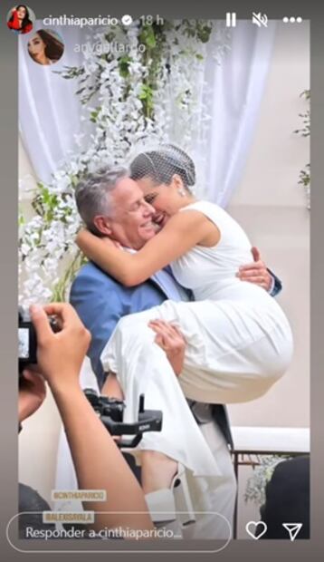 La pareja anunció su compromiso en 2021, y a pesar de las críticas por la diferencia de edad, demostraron que el amor lo puede todo. Foto: Instagram