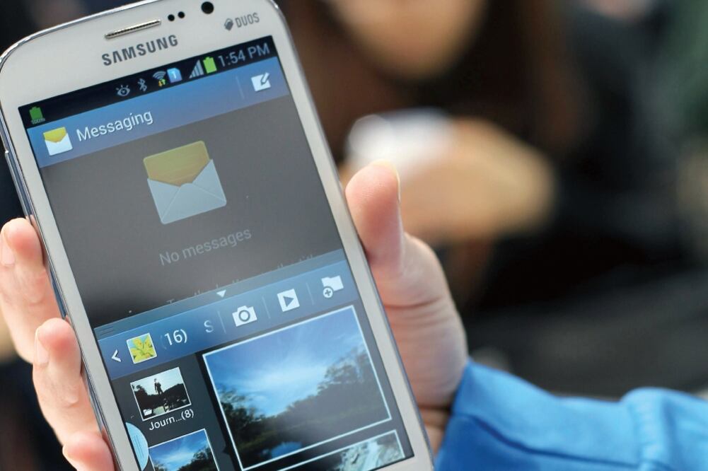 La licitación beneficiará a más de 107 millones de usuarios que poseen una línea de telefonía móvil, destacaron (ESPECIAL)