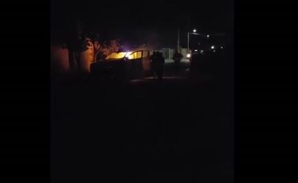 Queman patrulla en municipio de Puebla, al no lograr linchar a presunto ladrón