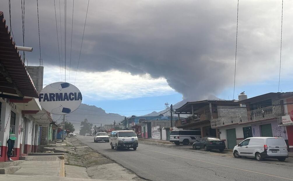 El volcán Popocatépetl emitió una fumarola. Foto: Especial
