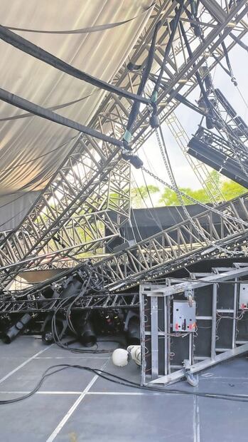 Trevi improvisa show alterno, al colapsar escenario en Xalapa