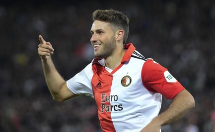 Santiago Giménez, marca gol con Feyenoord y lo dedica a México