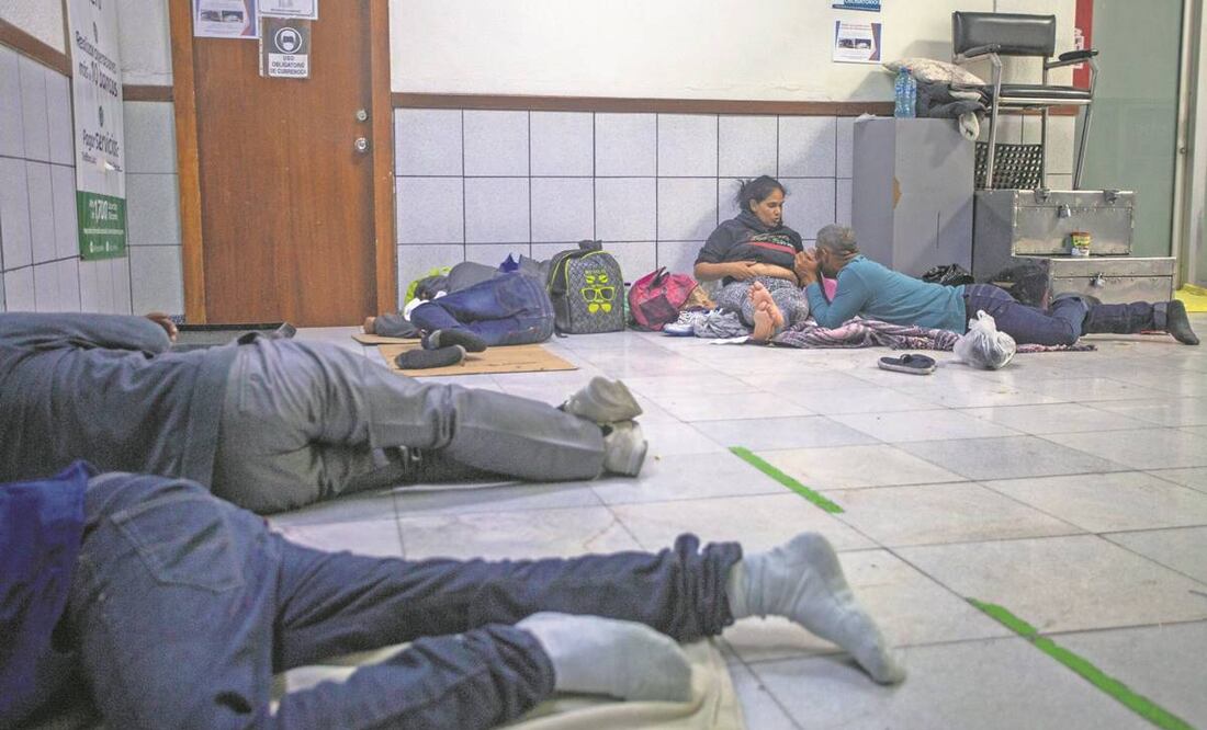 Jesús Enrique, quien fue deportado de Estados Unidos hace casi un mes, cuenta que estuvo detenido en el centro del INM con unas 500 personas. Foto: Aimee Melo/EL UNIVERSAL