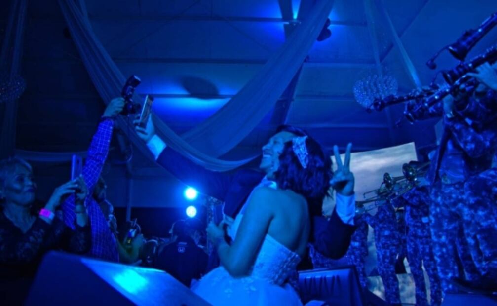 Banda El Recodo anima historia de amor que culmina en el altar