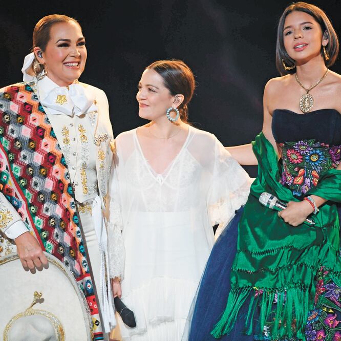 Aída, Natalia y Ángela portaron trajes tradicionales de México. Foto: Agencias