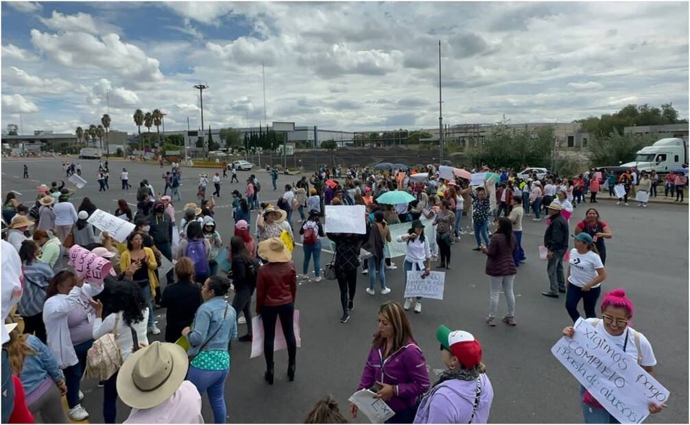 Bloqueo de maestros se extiende por la México-Quéretaro. Foto: Especial.