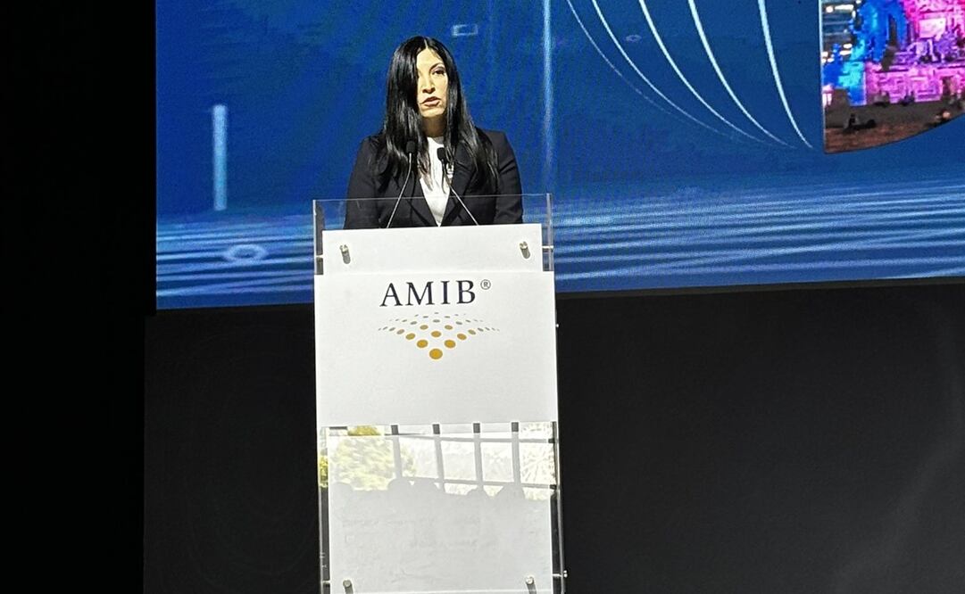 La gobernadora del Banco de México, Victoria Rodríguez Ceja, dijo que se seguirá evaluando si continuarán recortando la tasa de interés frente a la evolución que han tenido hacia la baja los precios al consumidor. Foto: X @AMIB_Valores