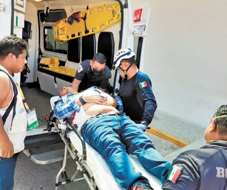 Mauricio Santiago Marín, de 37 años, es el encuestador lesionado con arma de fuego y uno de los 101 que trabajan en Juchitán. Foto: ESPECIAL
