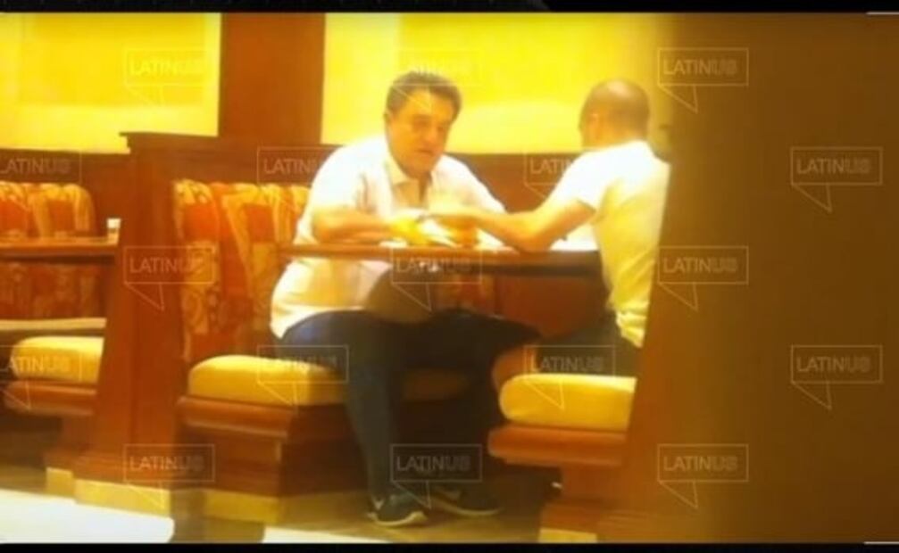 Captan a otro hermano de AMLO recibiendo dinero de David León