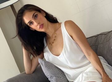 Sandra Echeverría acusa a aerolínea de supuesto cobro indebido y lanza críticas: ¡Tramposos y estafadores!