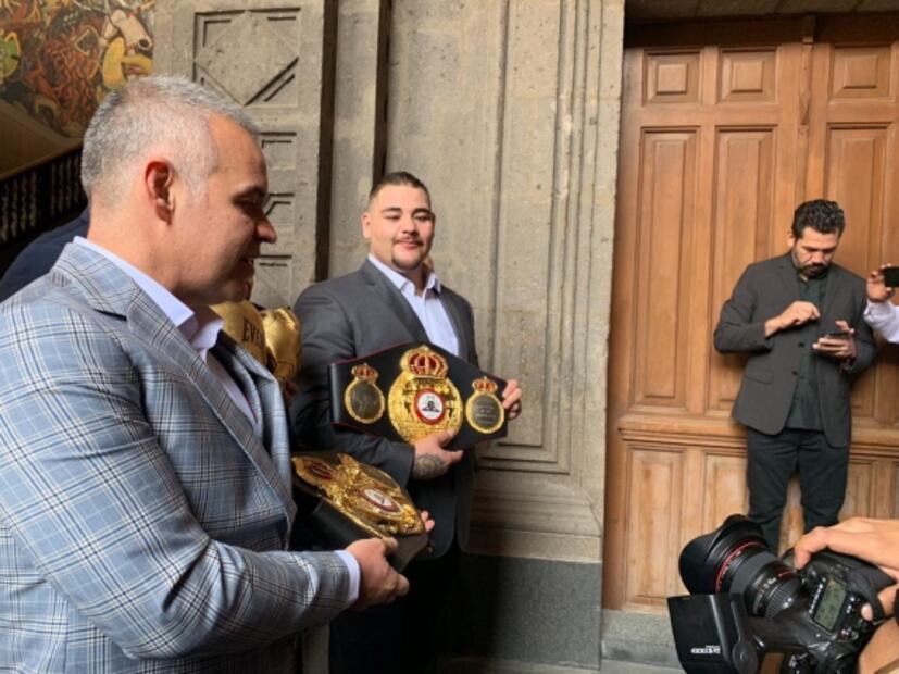 Recibe AMLO en Palacio Nacional al campeón Andy Ruiz