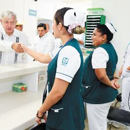 AMLO va contra aviadores en escuelas 