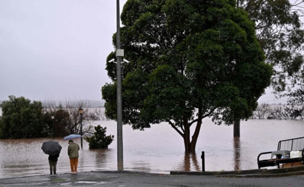 Suman más de 3 mil avisos de desalojo por inundaciones en Sídney 