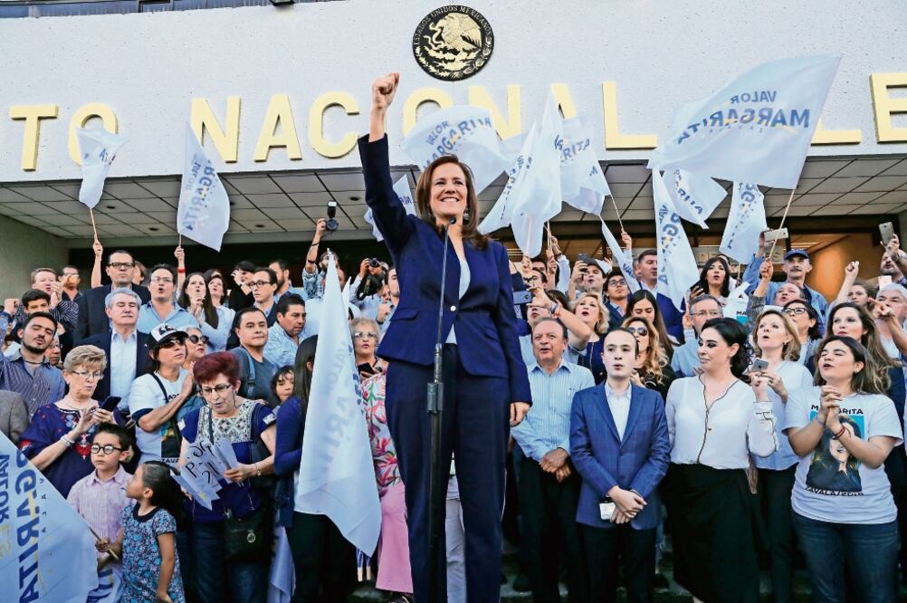 La candidata presidencial independiente, Margarita Zavala dijo que llegó ante el INE para registrarse con el apoyo de hombres y mujeres libres impulsados por valores que han decidido luchar por un futuro mejor para el país (IRVIN OLIVARES. EL UNIVERSAL)