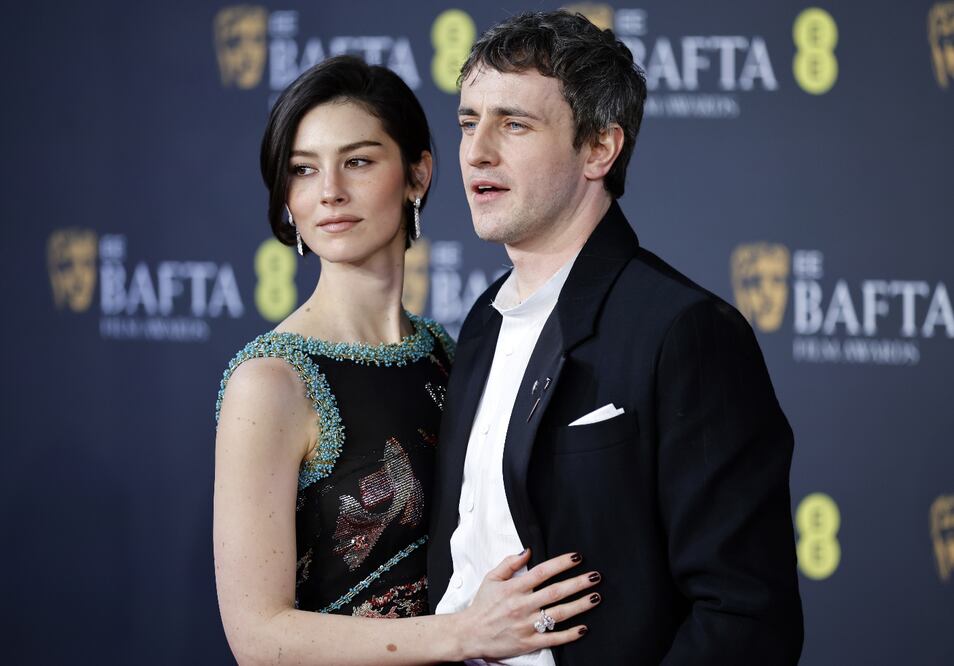 Gracie Abram y Paul Mescal en la alfombra roja de los Premios BAFTA.
Foto: EFE / Tolga Akmen