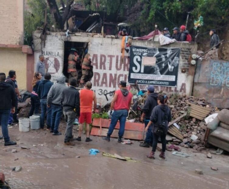 Fuerte lluvia acompañada de granizo provoca inundaciones en Ecatepec