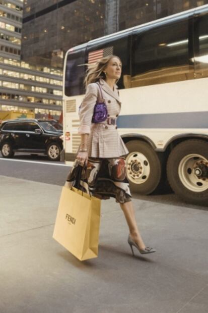 El icónico bolso 'Baguette' de Fendi regresa gracias a Carrie Bradshaw