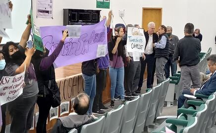 Protestan en Cinvestav por candidatura del doctor Jean-Phillipe Vielle Calzada, acusado de acoso