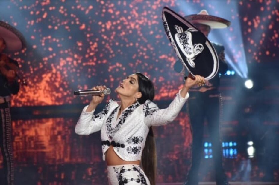Ana Bárbara invita a las y los alumnos de “La Academia” a su gira