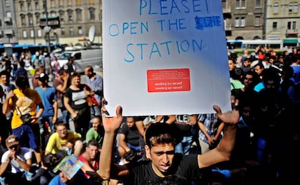 Hungría: Migrantes protestan tras cierre de tren