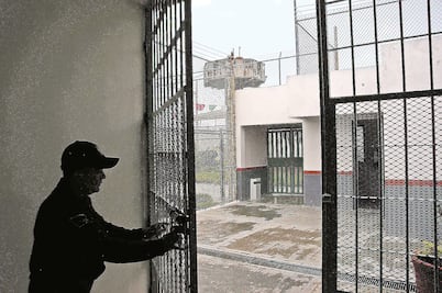 Reos retienen al director y jefe de seguridad del penal de Acapulco