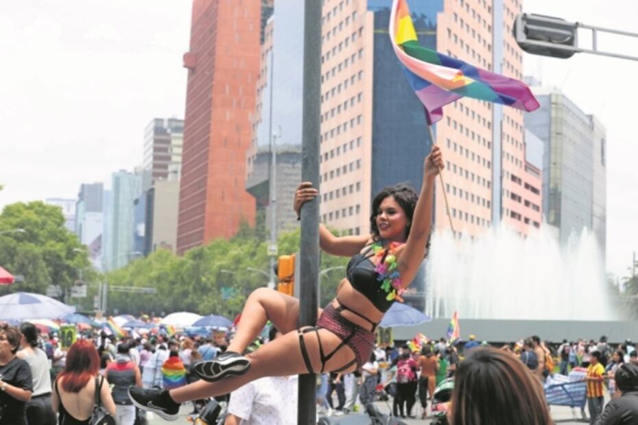 Orgullo a tope: caricias, besos, afecto; festejan la diversidad