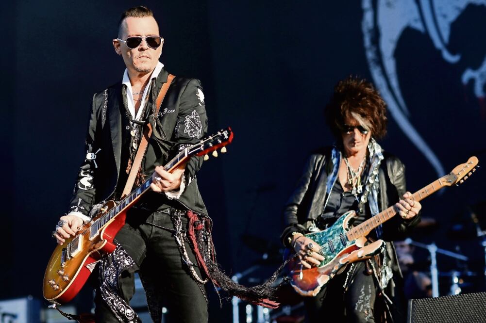 Johnny Depp se presentó con su banda en el Hellfest Music en Francia (STEPHANE MAHE. REUTERS)