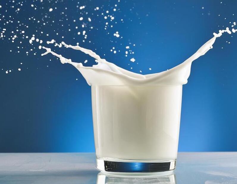 Harvard revela un poderoso secreto sobre la leche de vaca y sus alternativas. Fuente: Freepik.