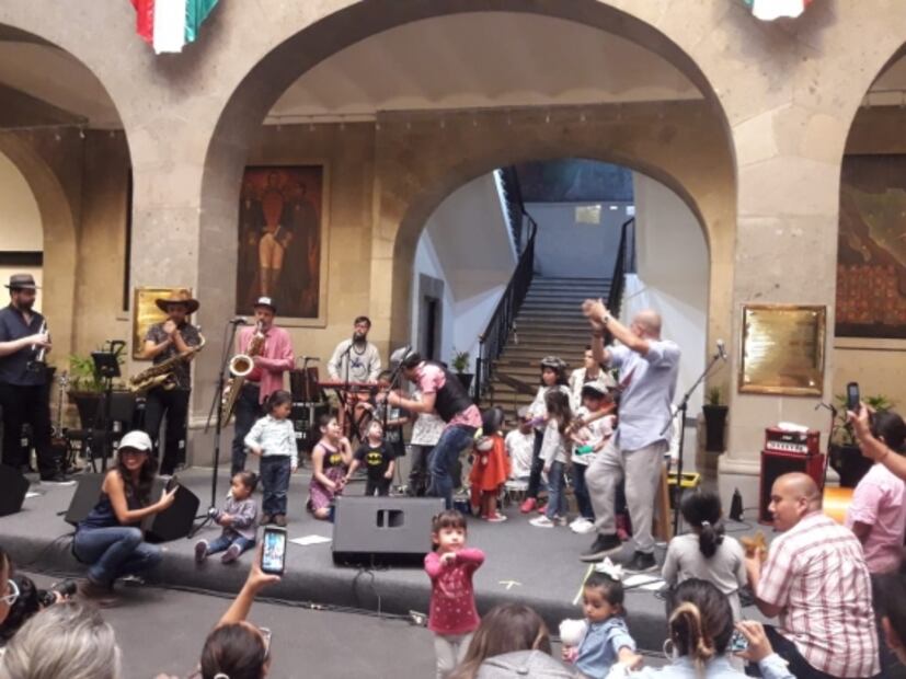 A ritmo del “Ratón Vaquero” Paté de Fuá puso a bailar a decenas de niños 