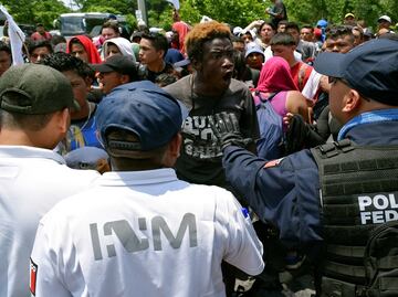 Mexican armed forces meets migrants at southern border