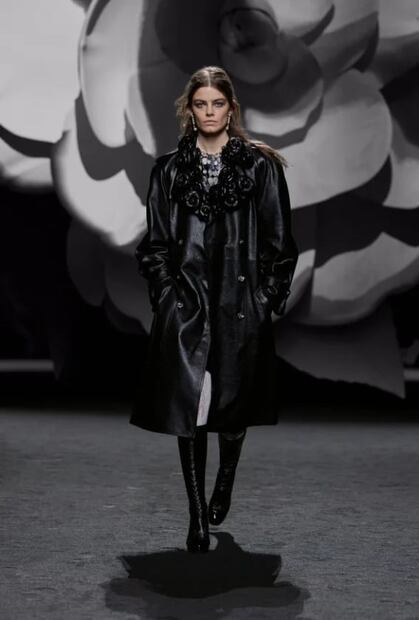 Chanel exalta la belleza de la camelia en su colección más reciente