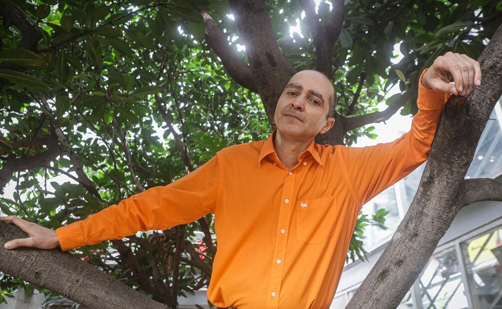 Entrevista con el escritor Geney Beltrán. Fotos: Gabriel Pano/ El Universal.