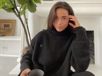 Aneliz Aguilar, hermana de Ángela Aguilar, luce tendencia de uñas puntiagudas