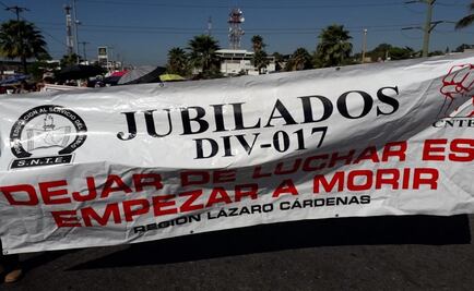CNTE marcha por compañeros imputados por bloquear vías en Michoacán