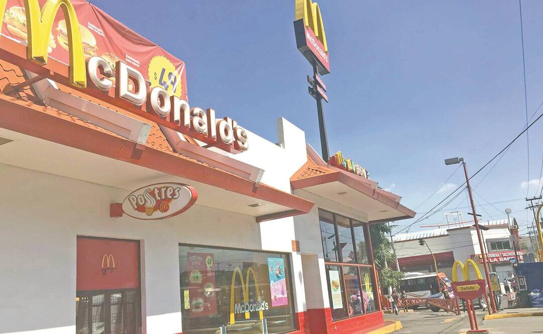 La cadena de restaurantes dijo que mantuvo su plantilla de empleados pese al cierre de sucursales. Foto: ARCHIVO EL UNIVERSAL