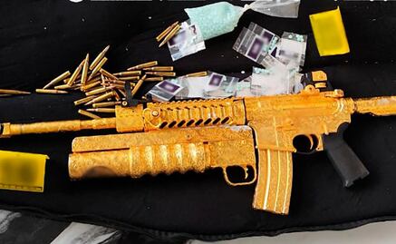 Detienen a operadora del CJNG con orden de captura en EU; le aseguran arma larga dorada