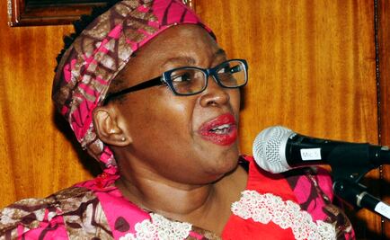 Encarcelan a poetiza ugandesa por "desear" que presidente no hubiera nacido