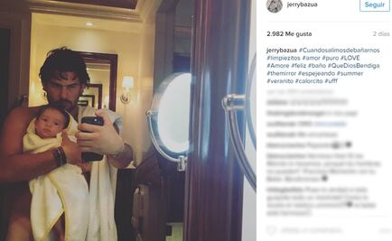 Novio de Paulina Rubio comparte foto con poca ropa