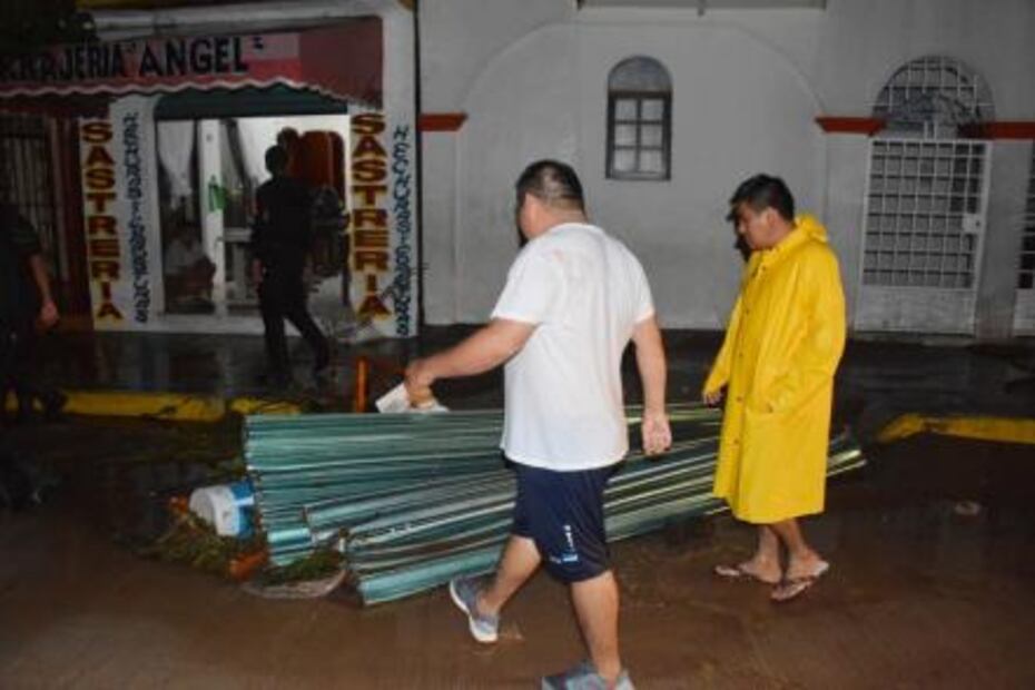 A unas mil viviendas aumentan los daños en Huatulco por "Vicente"