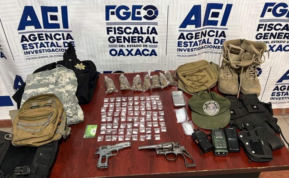 Aseguramiento de droga y otros objetos tras cateo de agentes de la AEI en Oaxaca (16/07/2025). Foto: Especial