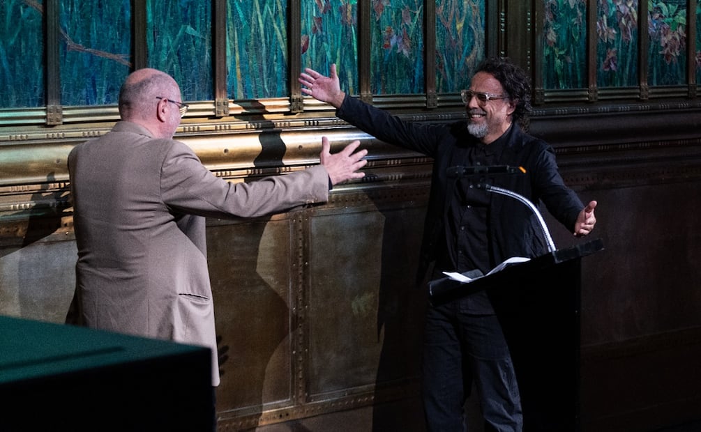 Guillermo Arriaga e Iñárritu, juntos  en el Palacio de Bellas Artes a 25 años del estreno de "Amores perros". Foto Hugo Salvador / EL UNIVERSAL.
