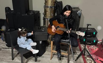 Cazzu presume cómo canta Inti; la argentina teme que su bebé cargue con el hecho de "ser la hija de…"