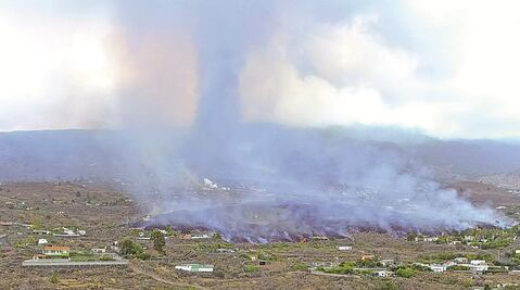 Lava de volcán destruye cientos de casas en La Palma