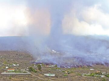 Lava de volcán destruye cientos de casas en La Palma