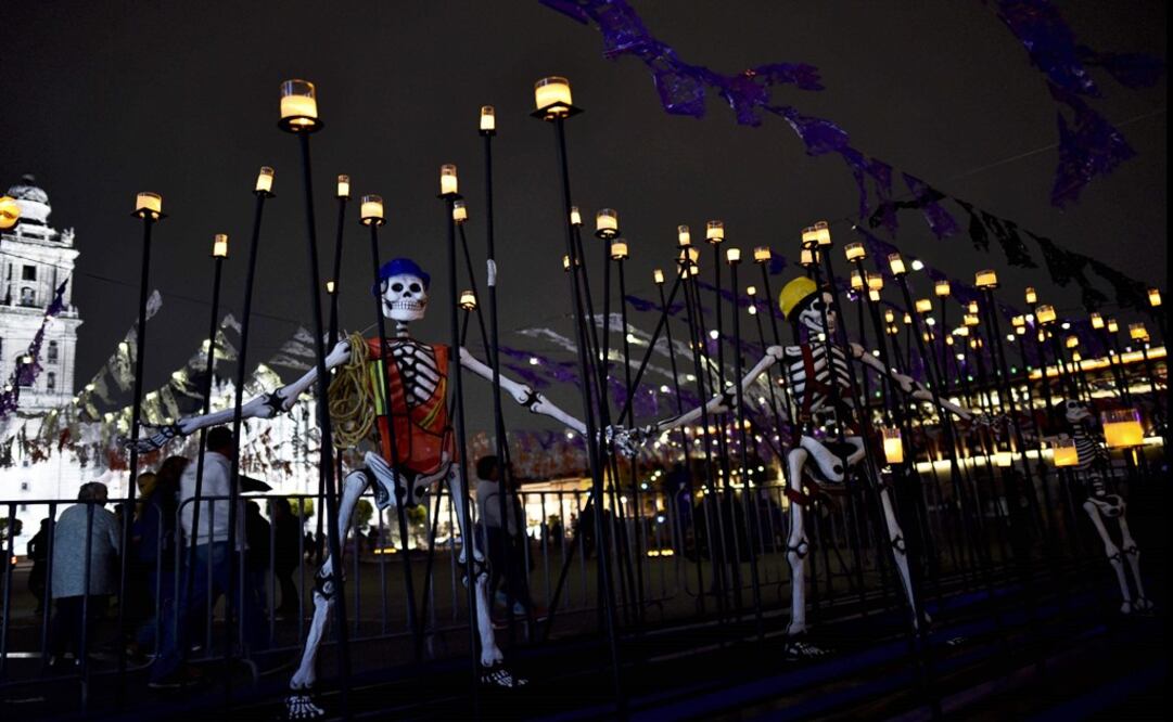 Skeletons representing the rescue workers who saved many lives after the 2017 earthquake in Mexico - Photo: Yuri Cortez/AFP