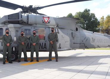Condecoran a tripulación de helicóptero accidentado tras paso de "Grace" en Veracruz