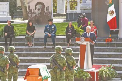 Encabeza AMLO inhumación de Valentín Campa