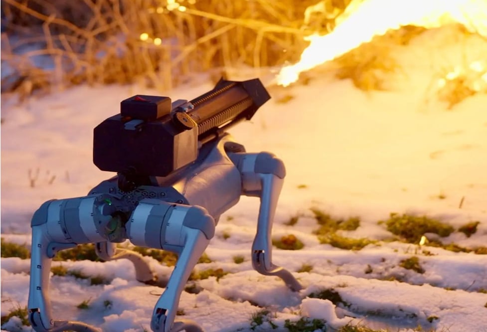 Thermonator, el perro robot lanzallamas que salió a la venta en EU. FOTO: THROWFLAME