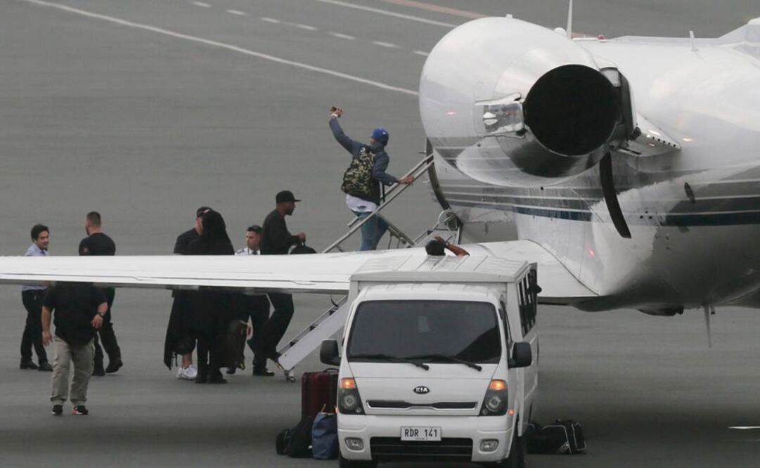 El cantante abandonó tierras filipinas en un jet privado luego de levantarse los cargos en su contra. (FOTO: AP)