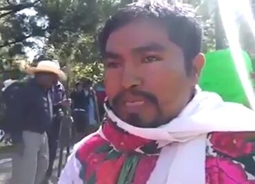 Habitantes de Chiapas obligan a alcalde a botear vestido con ropa de mujer